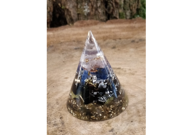 Orgonite Cône Lapis Lazuli - Tourmaline - Soufre 55x65