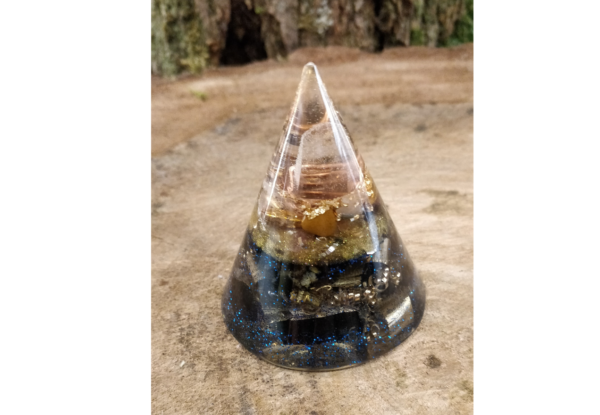 Orgonite Cône Œil de Tigre - Hématite - Tourmaline 55x65